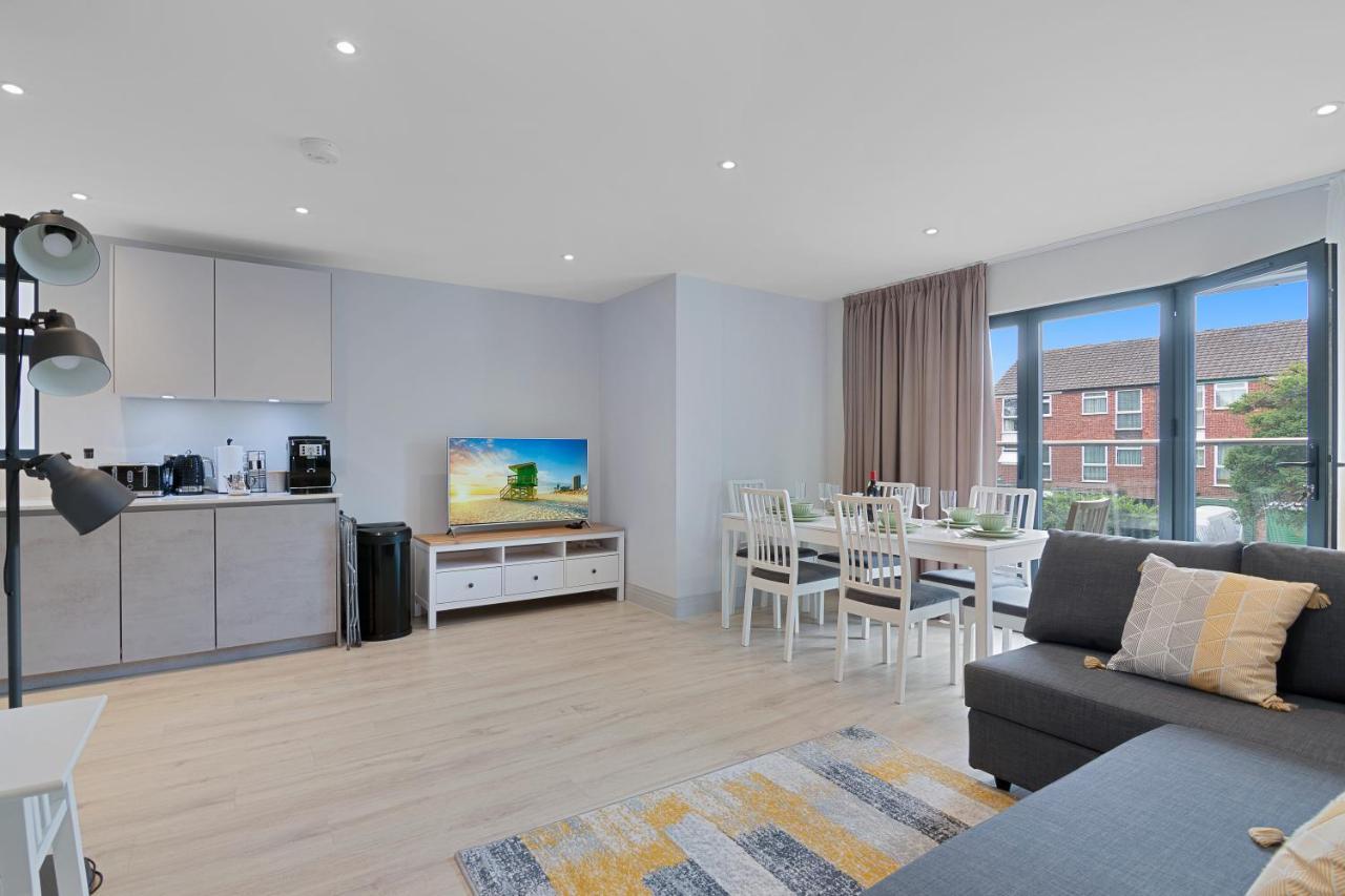 Spacious, 3 Bedroom, 2 Bathroom, Surbiton エクステリア 写真