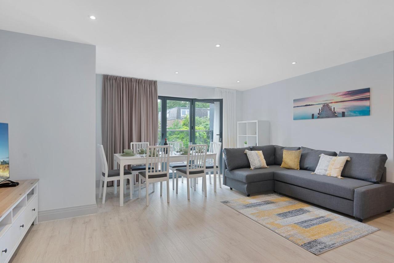 Spacious, 3 Bedroom, 2 Bathroom, Surbiton エクステリア 写真