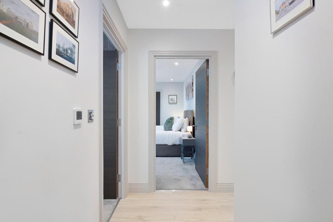 Spacious, 3 Bedroom, 2 Bathroom, Surbiton エクステリア 写真