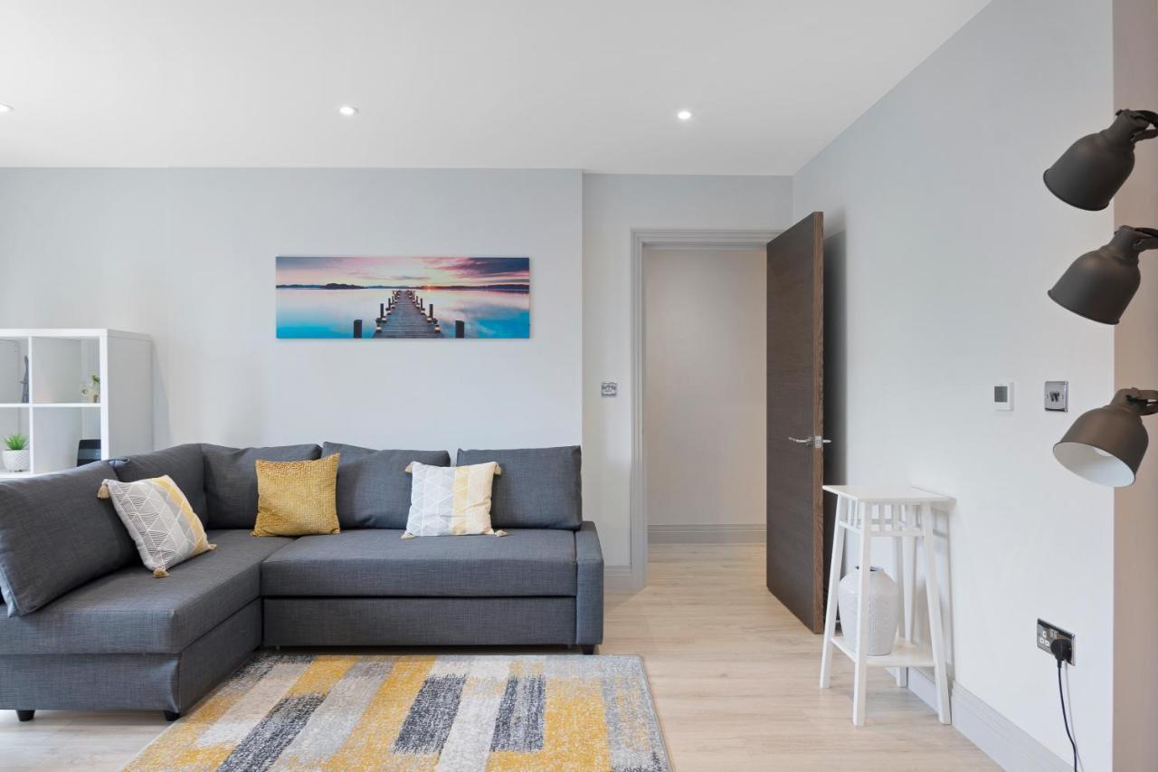 Spacious, 3 Bedroom, 2 Bathroom, Surbiton エクステリア 写真